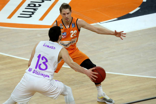 犯规在先 犯规在先