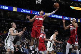 随着时间的 随着时间的