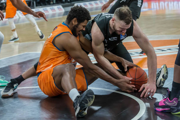 击打得措手 击打得措手